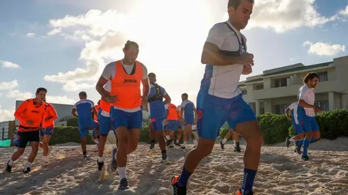 Video: Cruz Azul tuvo su primer día de pretemporada en la playa