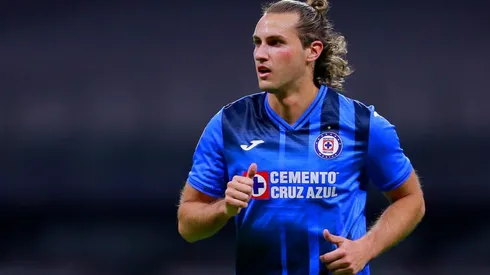 Santiago Giménez aún no reportó con Cruz Azul.
