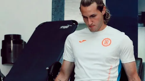 Santiago Giménez ya entrenó con Cruz Azul este lunes.