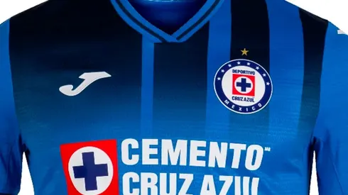 Playera de local de Cruz Azul temporada 2021-2022.