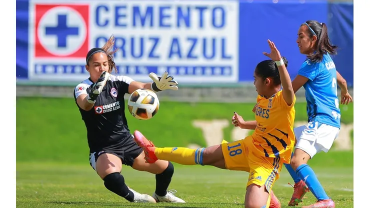 Cruz Azul enfrenta a Tigres en la Liguilla de la Liga MX Femenil.