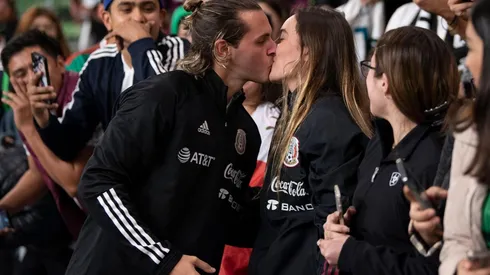 Fer Serrano presenció el gol de Santiago Giménez con el Tri.