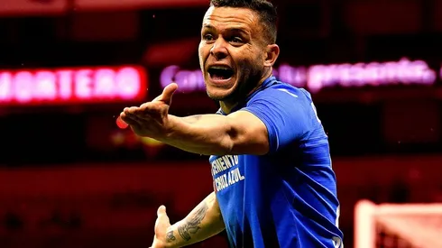 Jonathan Rodríguez saldría de Cruz Azul este invierno.
