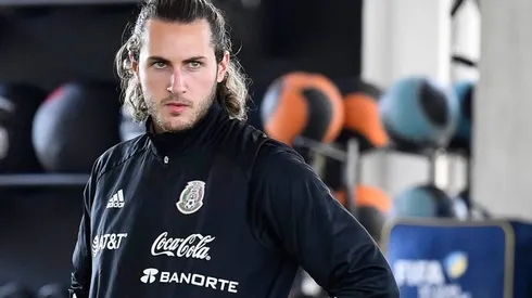 Santiago Giménez viajó a Estados Unidos con el Tri.