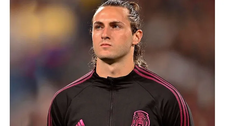 Santiago Giménez ya reportó con la Selección mexicana.