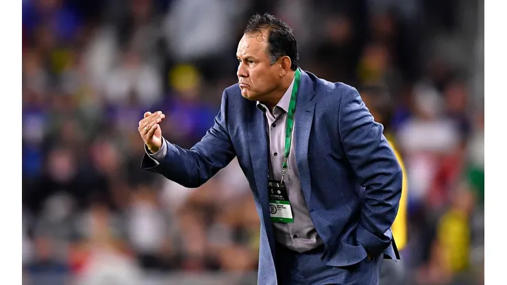 Juan Reynoso y Cruz Azul buscarán retener a dos futbolistas clave