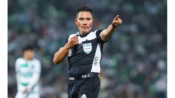 Los antecedentes del árbitro del repechaje entre Cruz Azul y Rayados
