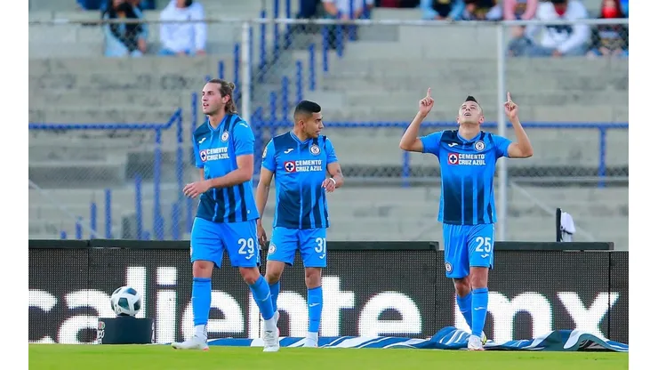 Timing perfecto: Visores de Europa fueron a ver al Piojo vs Pumas