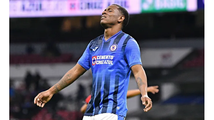 Bryan Angulo, "castigado" por un ídolo de Cruz Azul