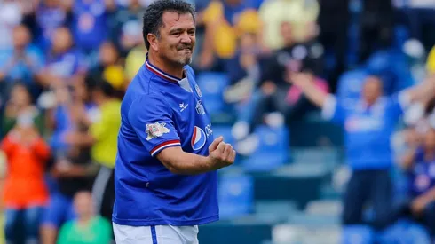 Carlos Hermosillo balconeó problemas en Cruz Azul