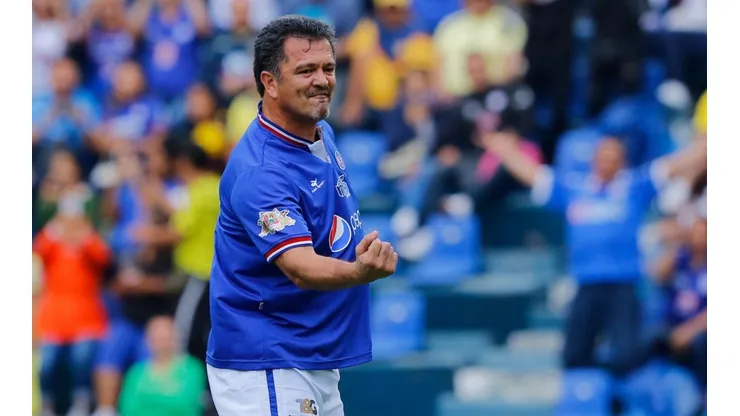 Carlos Hermosillo balconeó problemas en Cruz Azul