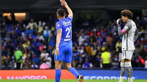 Jonathan Rodríguez en el duelo ante el América