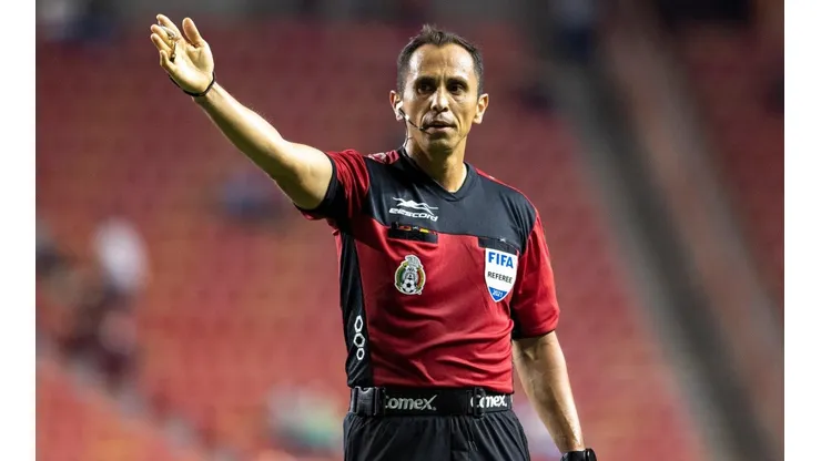 Luis Santander Aguirre, el juez del Cruz Azul vs. América.