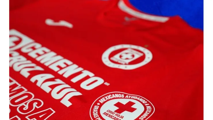 Cruz Azul estrenará un jersey especial rojo contra América.