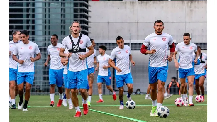 Cruz Azul va con sus mejores hombres ante Chivas.