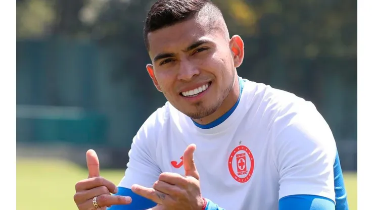 Orbelín Pineda vive sus últimos días como jugador de Cruz Azul.