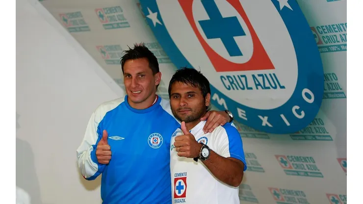 Biancucchi posa con el Chaco Giménez el día de su presentación (Archivo).