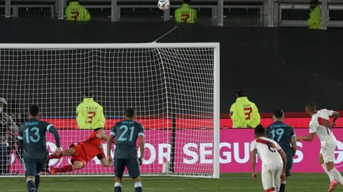 Yotún revela amenazas de hinchas tras fallar un penal por Perú