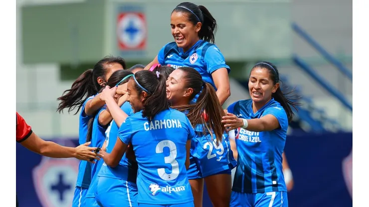 Magaly Cortés firmó el doblete para el triunfo de Cruz Azul.