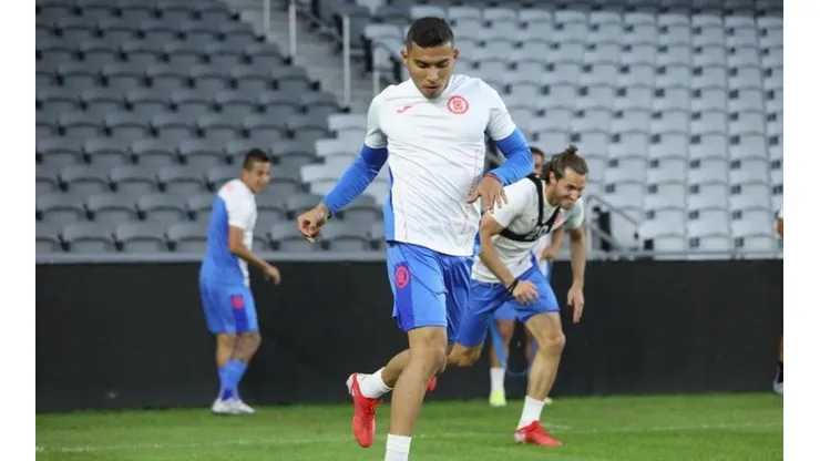 Orbelín retoma las prácticas con Cruz Azul post fecha FIFA