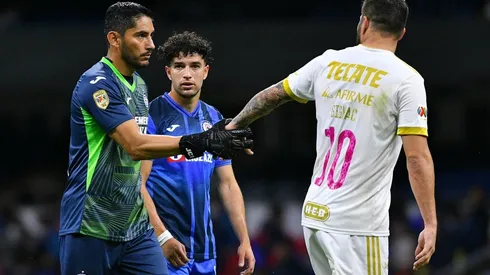 Gran atajada de Corona para mantener el empate de Cruz Azul.