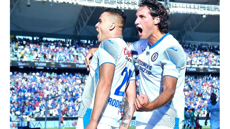 Jonathan Rodríguez y Santiago Giménez podrían hacer dupla en el Azteca.