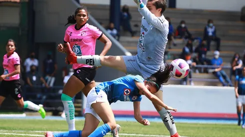 Dalia Molina recibió un fuerte golpe en el área que no se marcó como penalti.