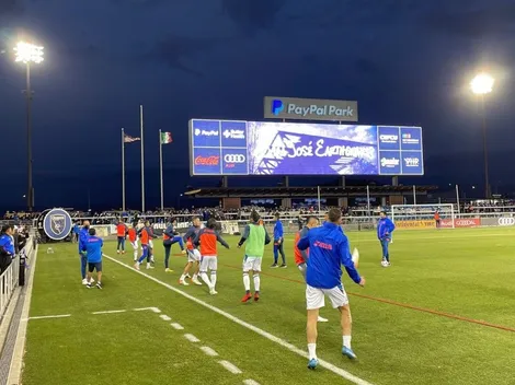 Lo que no se vio: Aficionado entró a la cancha para golpear a jugadores | Video