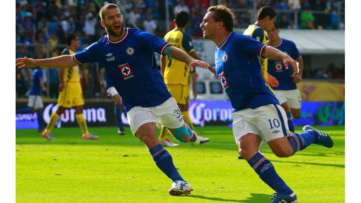 Christian Giménez firmó el gol que terminó con la racha de Cruz Azul ante América.