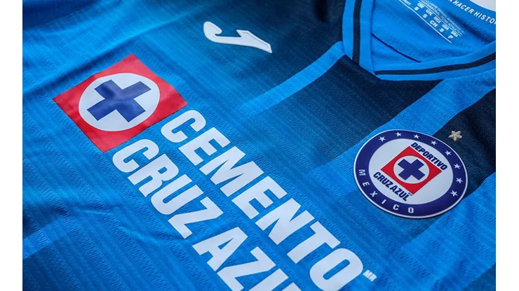 Joma mejoró oferta a Cruz Azul para no perder el patrocinio.