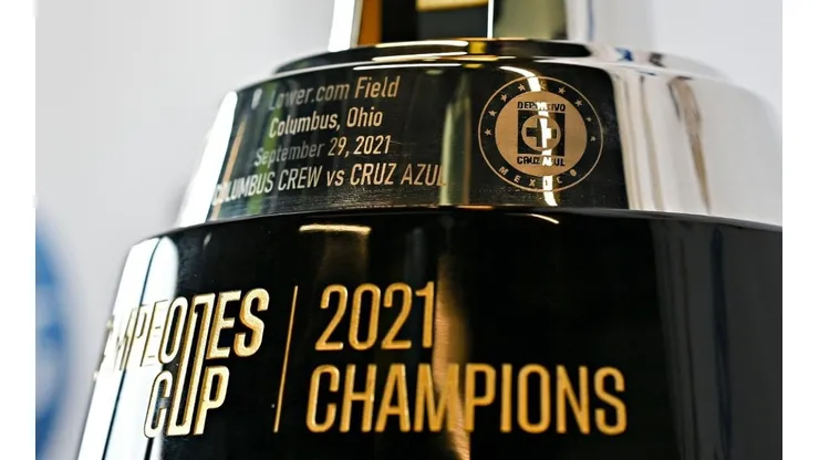 Así luce el trofeo del Campeones Cup que Cruz Azul disputa esta noche.