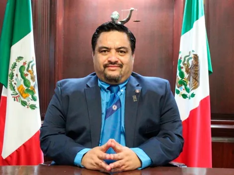 Qué elegancia: El ministro que se volvió viral por su corbata de Cruz Azul