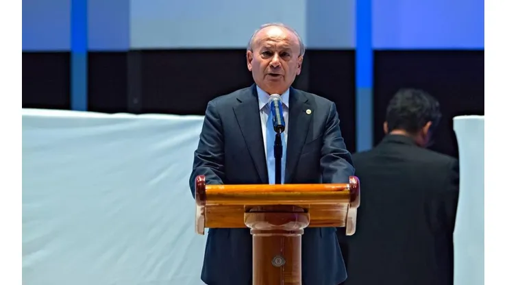 Álvarez en una Asamblea con Cruz Azul