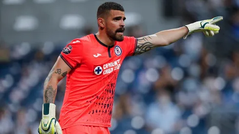 Gudiño podría salir a Chivas en medio del arreglo por Peña