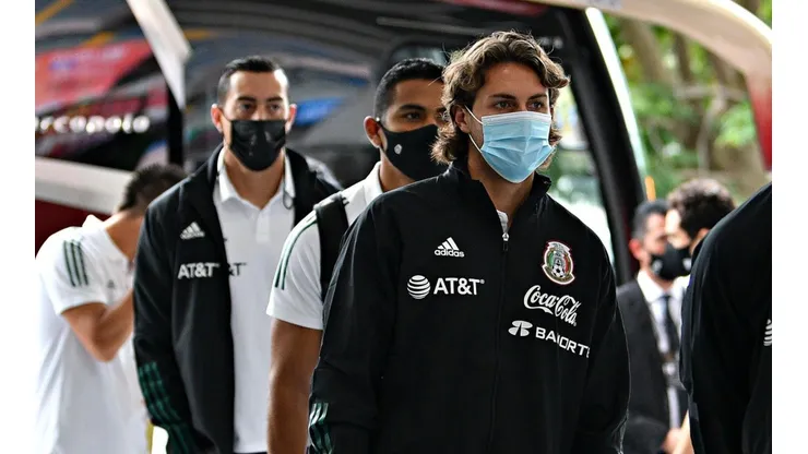 Santiago Giménez se mantiene con la Selección mexicana mayor.