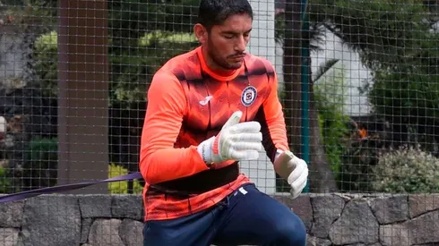 Jesús Corona ya entrena al parejo del equipo en Cruz Azul.