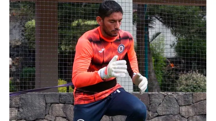 Jesús Corona ya entrena al parejo del equipo en Cruz Azul.