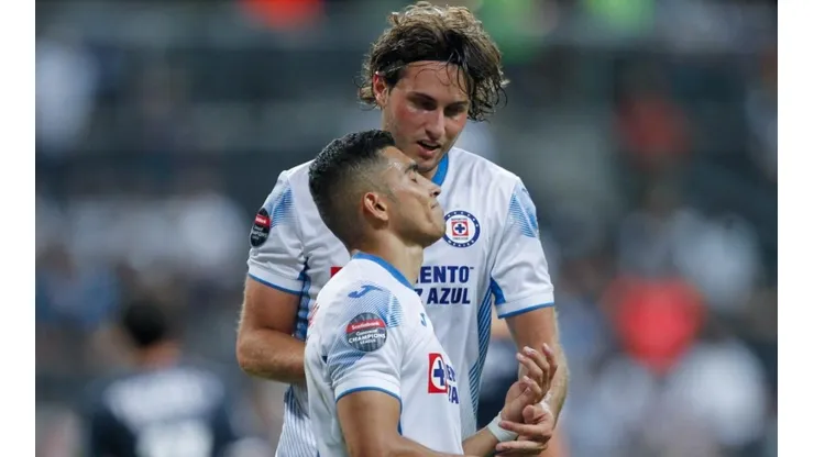 Santiago Giménez y Orbelin Pineda con Cruz Azul