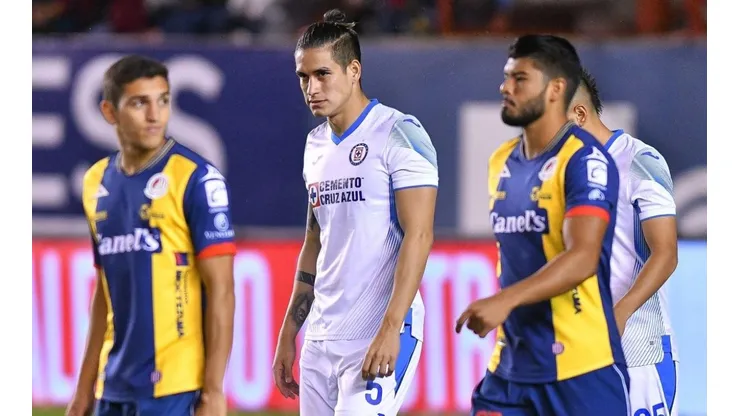 Alexis Peña en un partido con Cruz Azul