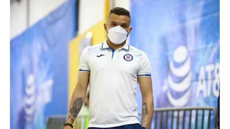 Jonathan Rodríguez en una convocatoria con Cruz Azul
