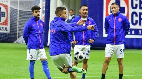 Jonathan Rodríguez en un entrenamiento con Cruz Azul