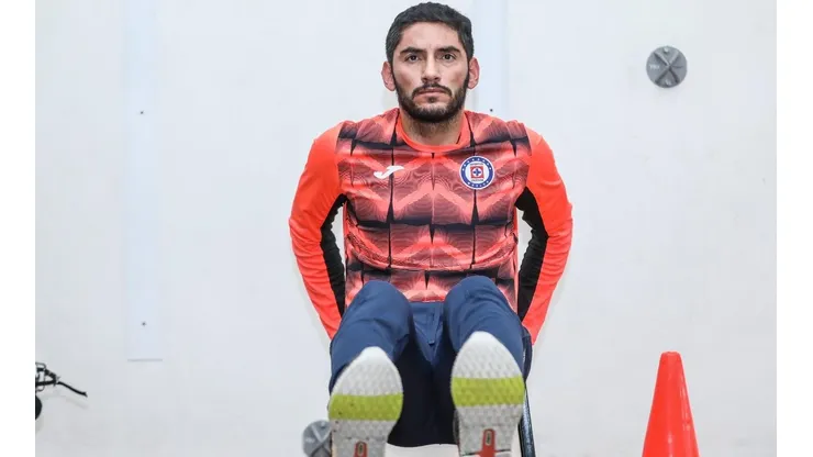 Jesús Corona entrenó en el gimnasio al parejo del equipo.
