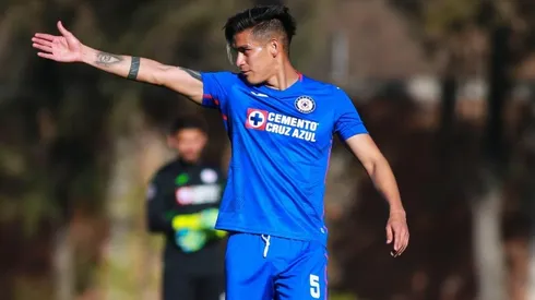 Alexis Peña en un partido de Cruz Azul