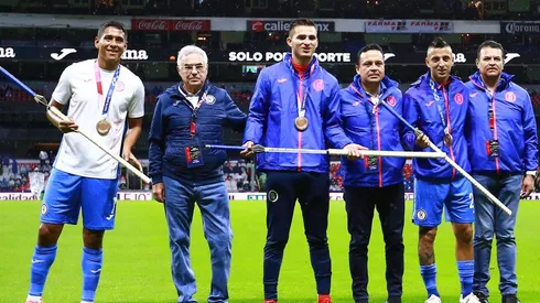 Cruz Azul realiza un sentido homenaje a sus tres medallistas olímpicos
