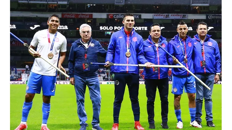 Cruz Azul realiza un sentido homenaje a sus tres medallistas olímpicos