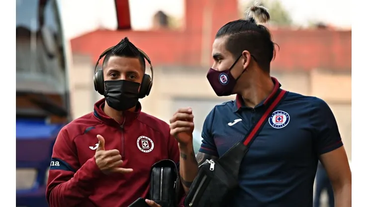 Alexis Peña en un partido con Cruz Azul