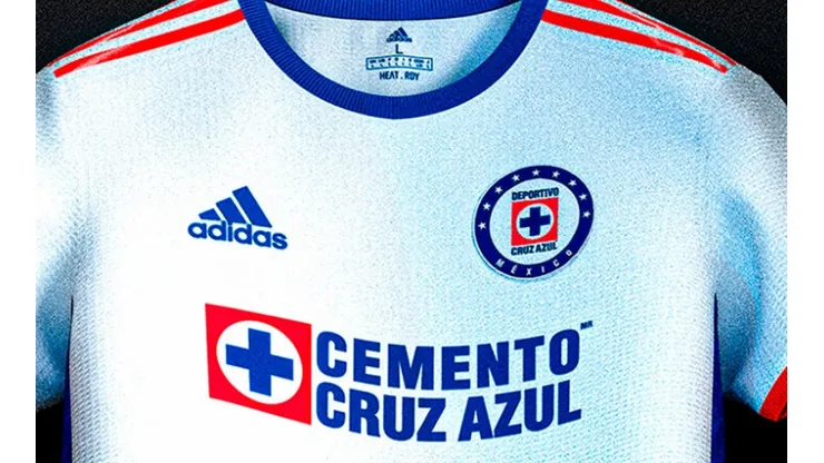 Uno de los diseños propuestos para la playera de Cruz Azul con Adidas.