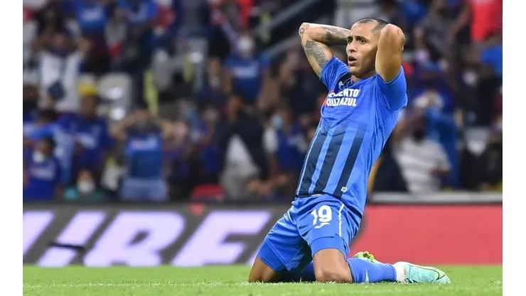 Yoshimar Yotún en un partido como Cruz Azul