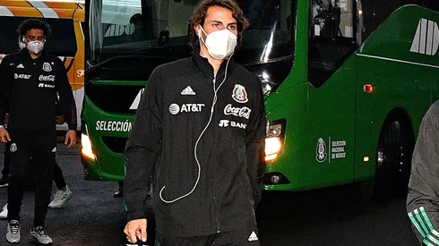 Santi Giménez ya se encuentra en Costa Rica con el Tri mayor.