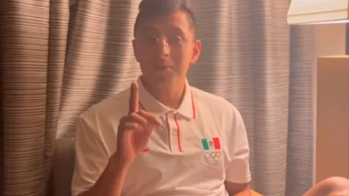 El 'Piojo' Alvarado imitó a Armando Hoyos desde Tokio.
